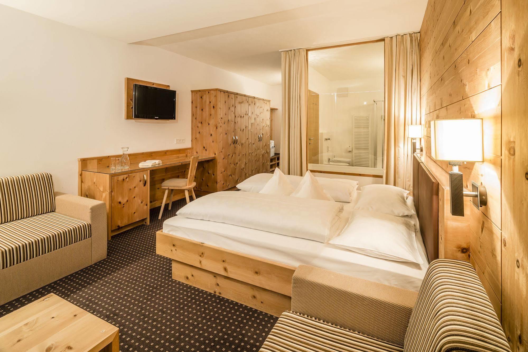 ברסאנונה The Vista Hotel מראה חיצוני תמונה