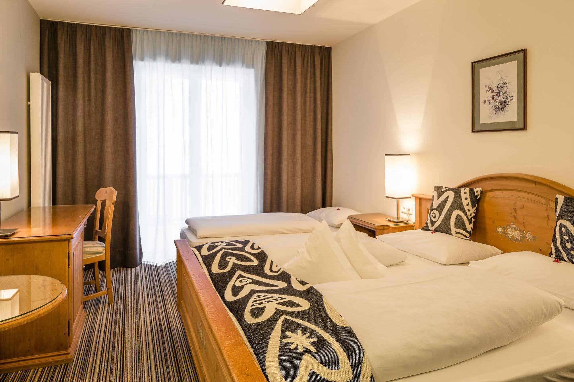 ברסאנונה The Vista Hotel מראה חיצוני תמונה